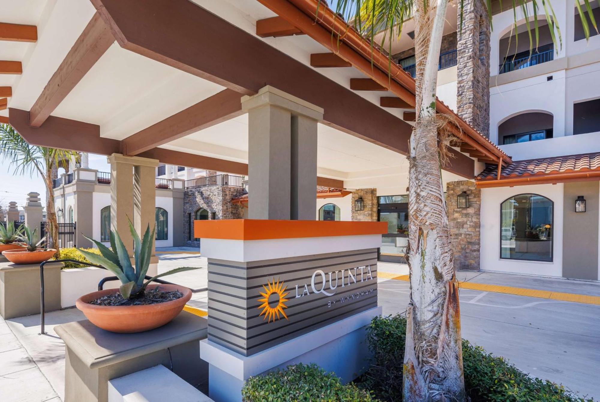 La Quinta Inn & Suites By Wyndham Santa Cruz Exterior foto
